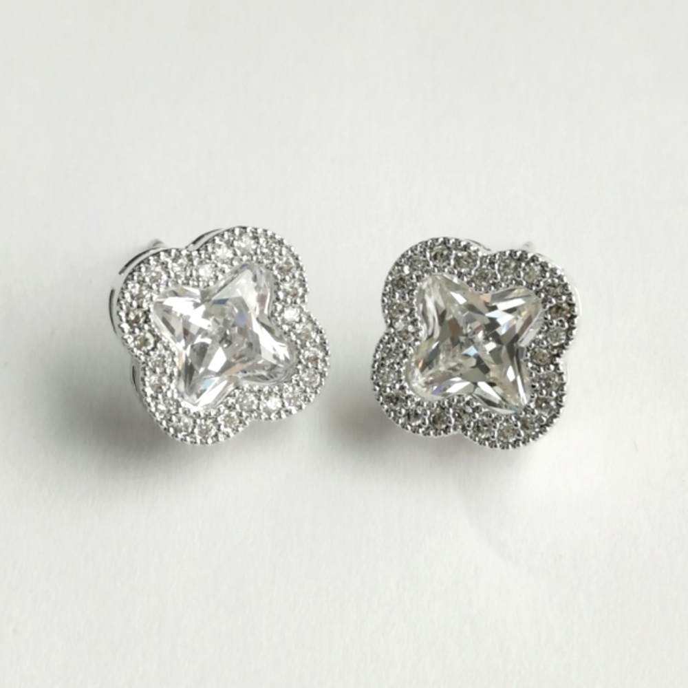 CZ clover Earrings in 14k white gold overlay 🆕